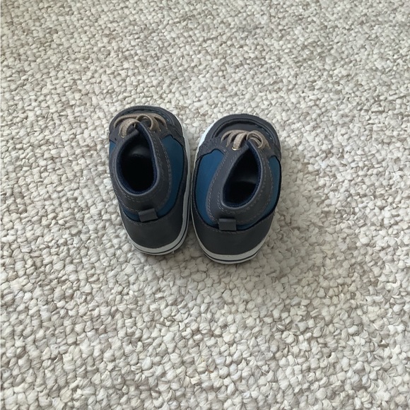 NWOT Carters Gray Blue Early Walker Sneakers Elastic Strings 9-12 Months - Picture 4 of 5